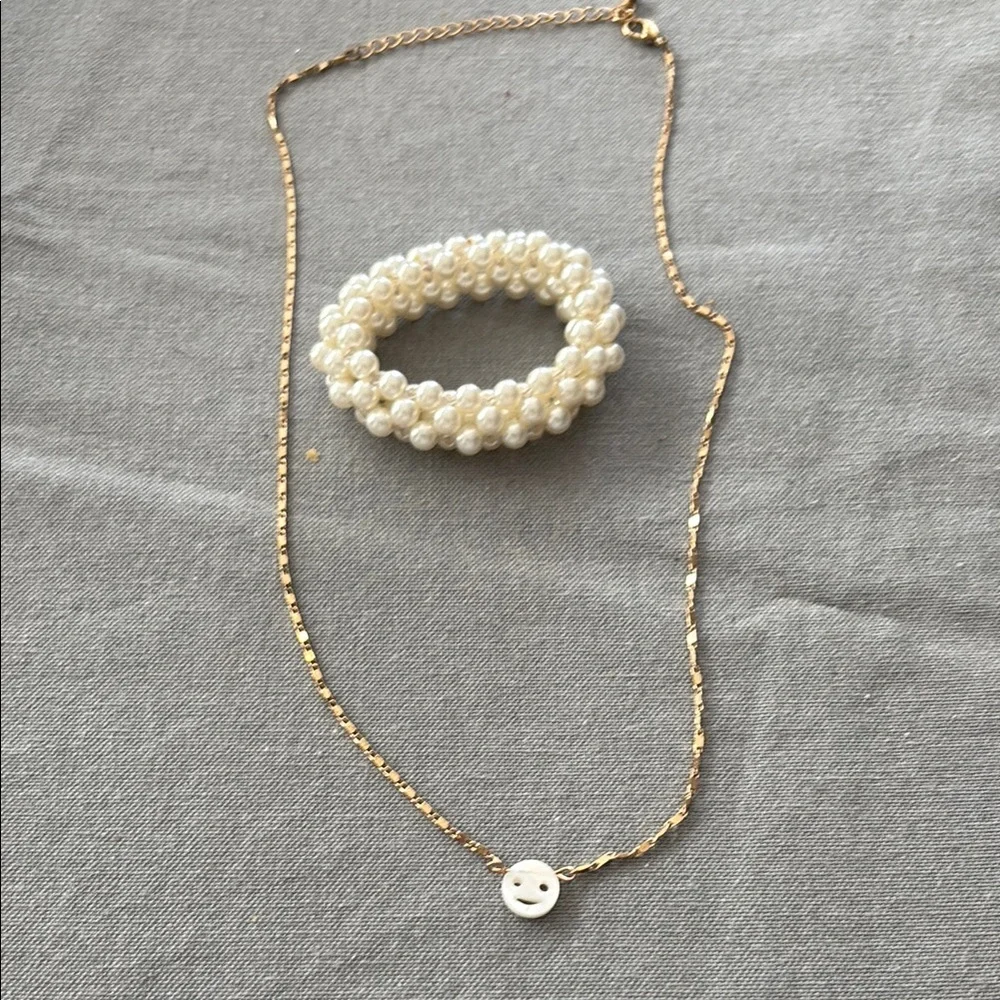 Elegant Gold and Cream Jewelry Set